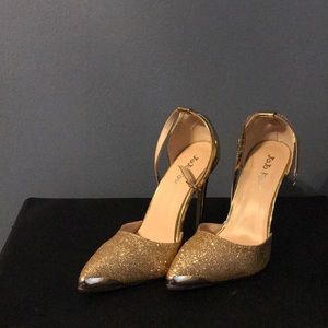 Glamorous Gold Pumps
